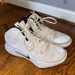Basketball shoes